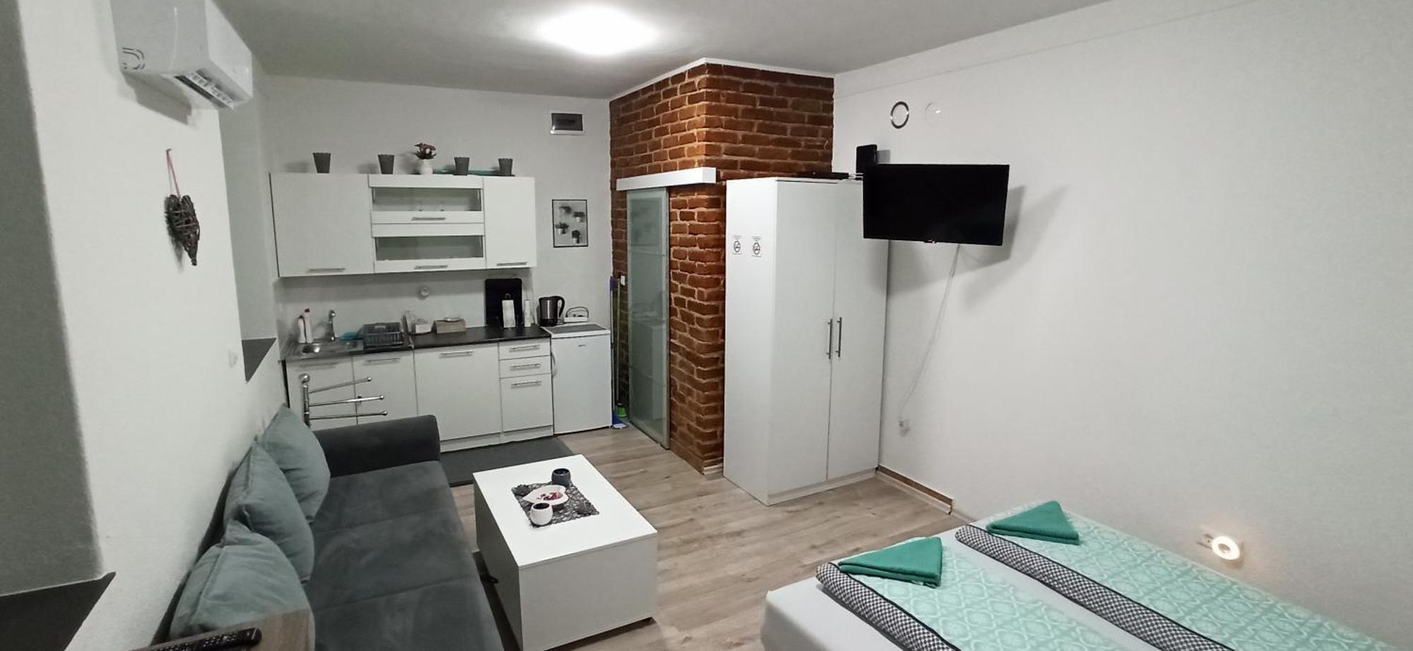 Helly'S Apartman - Self Check-In - Jajce Bilik gambar